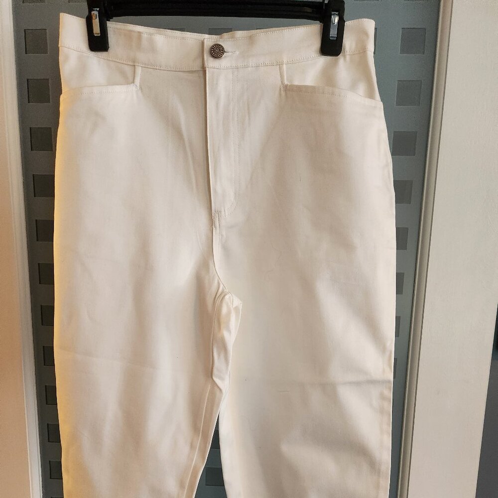 Bill Blass Jeans Capris (size 8)